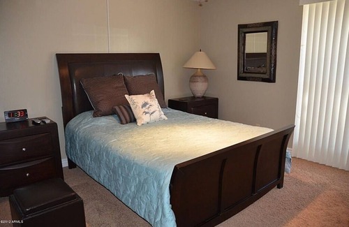 Camelback East Copropriété | * BILTMORE - GOLF * Condo communautaire situé au centre de 2 chambres / 2 salles de bain