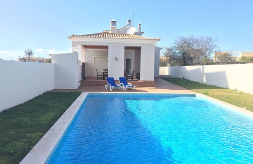 Figueiral Villa | Villa de 3 chambres située au centre avec piscine à proximité des plages