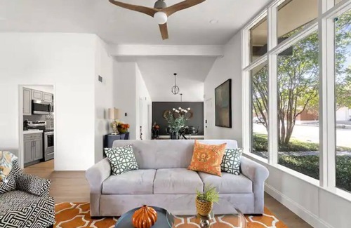 North Dallas Maison | Centrally located 3 bedroom luxury retreat