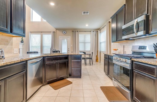Frisco Maison | Centrally located and cozy 4 bedroom house - charm meets convenience