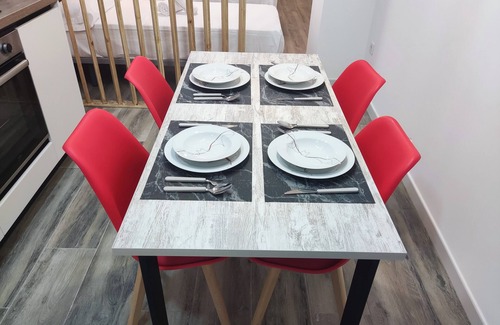 Ciudad Jardin Appartement | Centrally located, at street level and next to bus and train stations.