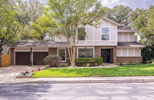 North Central Thousand Oaks Maison | CENTRALLY LOCATED CLOSE TO AIRPORT & MCALLISTER PARK- 4 BR, 3.5 bath, 2800 SQ FT
