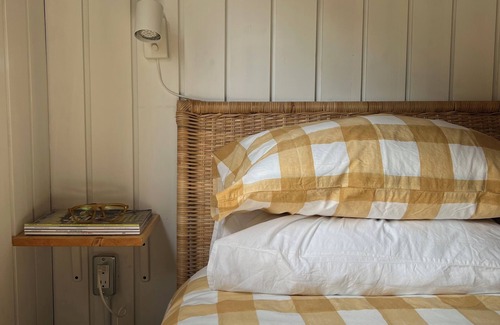 Sauble Beach Cabine | Centrally located cabin in beautiful Sauble Beach. The cutest little getaway!