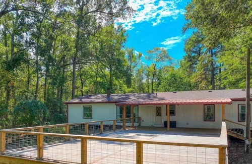 Broaddus Maison | Centrally Located for fishing tournaments and lake activities
