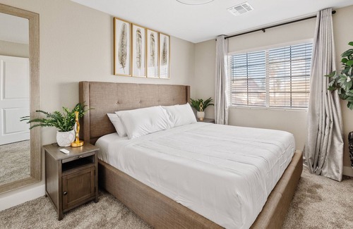 Maryvale Maison | Centrally located gem/Diving Pool/4BR/2 King beds, near Cardinal Stadium
