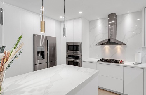 Coral Way Villa | Centrally located Home w/ Pool & Gym