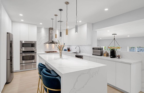 Coral Way Villa | Centrally located Home w/ Pool & Gym