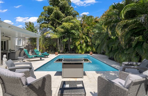 Coral Way Villa | Centrally located Home w/ Pool & Gym
