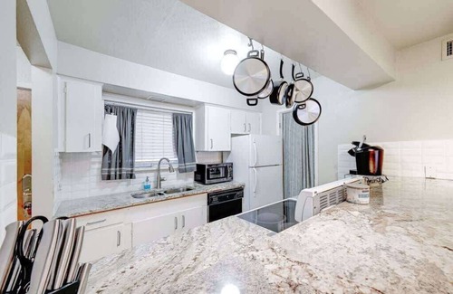 Tarrytown Copropriété | Centrally located in Historic Tarrytown