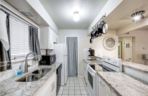 Tarrytown Copropriété | Centrally Located in Historic Tarrytown