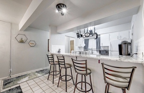 Tarrytown Copropriété | Centrally Located in Historic Tarrytown