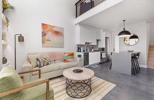 Lower Queen Anne Maison | Centrally located, modern Seattle townhome breathtaking SpaceNeedle views!
