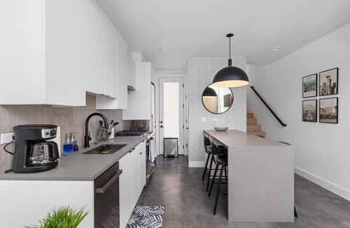 Lower Queen Anne Maison | Centrally located, modern Seattle townhome breathtaking SpaceNeedle views!