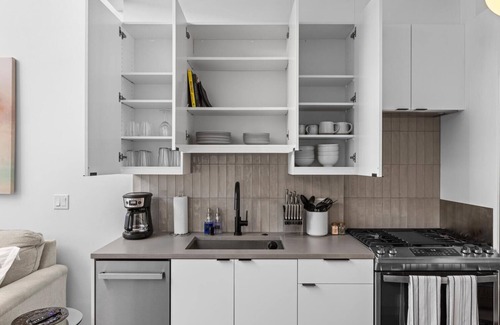 Lower Queen Anne Maison | Centrally located, modern Seattle townhome breathtaking SpaceNeedle views!