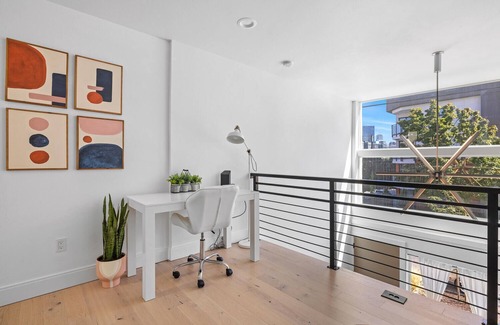 Lower Queen Anne Maison | Centrally located, modern Seattle townhome breathtaking SpaceNeedle views!