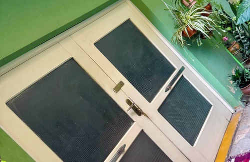 Cochabamba Maison | Centrally located room with access to a nice garden