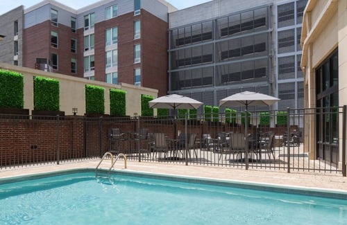 Yamacraw Village Maison | Centrally Located Savannah Hotel with Access to Downtown and Historic District