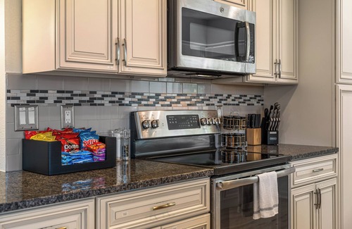 Creighton Maison | Centrally Located Spacious Home for Big Groups Near Red Rocks, Hiking, Colleges