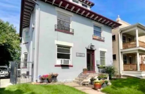 Capitol Hill Appartement | Centrally located steampunk apartment in Cap Hill with theater, gaming & more!