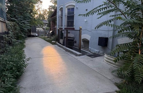 Capitol Hill Appartement | Centrally located steampunk apartment in Cap Hill with theater, gaming & more!
