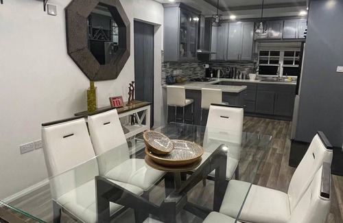 Roseau Appartement | Centrally located, stylish, modern, convenient, legendary customer service.