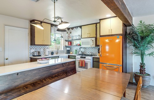 Arroyo Chico Maison | Centrally Located Tucson Home w/ Fenced-In Yard!