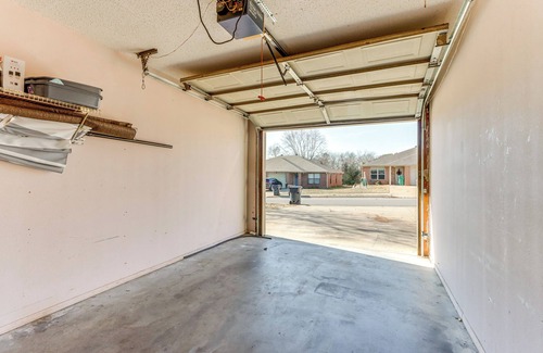 Johnson Maison | Centrally located in NWA; Walk to Wrights BBQ!