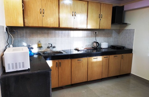 Shimla Appartement | Idéalement situé mais offre la tranquillité au milieu d'un bosquet de conifères.