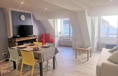 Besancon Old Town Appartement | Centre ville historique - calme - les mots bleus