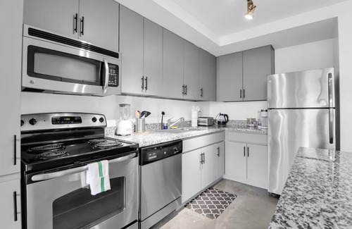 Evans Churchill Appartement | Centric 1BR In HEART of DTPHX Free Garage Parking