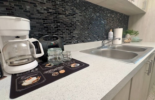 Loiza Maison | Centric 25 min from Airport, Near Everything 6 guest, great location!