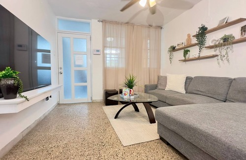 Loiza Maison | Centric 25 min from Airport, Near Everything 6 guest, great location!