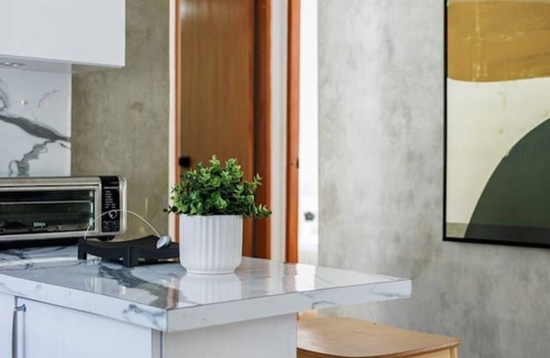 Eleanor Roosevelt Maison | Centric Boho Haven in Hato Rey | Unit 2