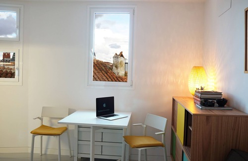 Barrio de La Latina Appartement | Centric Top Floor with Amazing Views of Old Madrid
