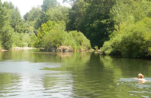 Roquebrun Maison | Ceps Cottage sleeps 6 with free wifi near the river