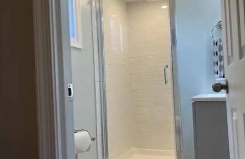 Glasser Appartement | C’est La Vie Lakeview 1br with dock access!