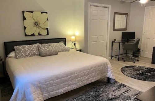 Glasser Appartement | C’est La Vie Lakeview 1br with dock access!