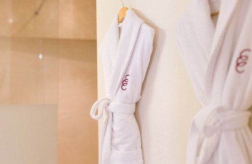 Vignieu Hôtel | Château Chapeau Cornu