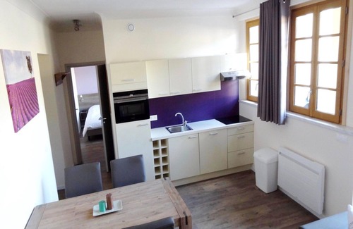Montbrun-les-Bains Appartement | Appartement à Ferrassières avec piscine partagée