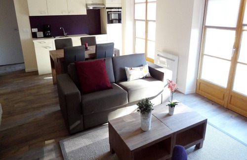 Montbrun-les-Bains Appartement | Appartement à Ferrassières avec piscine partagée