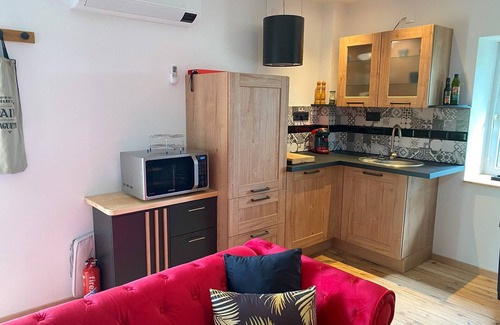 Cusset Maison | Château de Champagnat, pool, park, hot tub, for 10 guests, WiFi, A/C