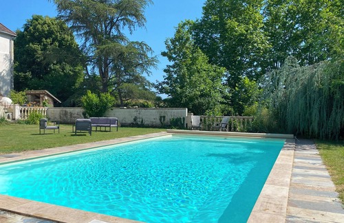 Cusset Maison | Château de Champagnat, pool, park, hot tub, for 10 guests, WiFi, A/C