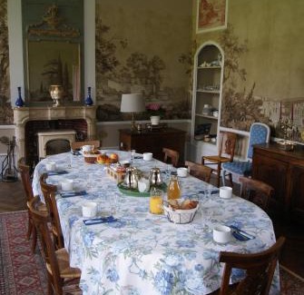 Biozat Lit Et Petit-Déjeuner | Château de Fontnoble