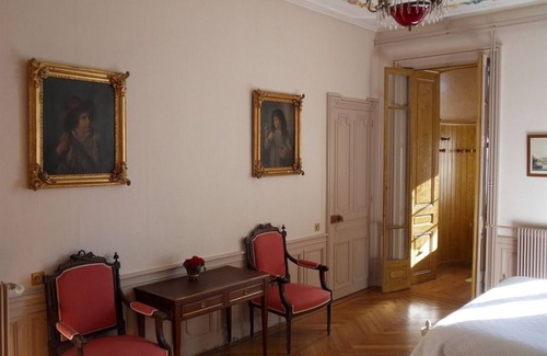Noailly Lit Et Petit-Déjeuner | Château de la Motte