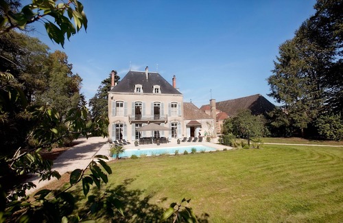 Lans Maison | CHATEAU LUXE avec 7 SUITES. PISCINE CHAUFFÉE. SAUNA. HAMMAM. FITNESS
