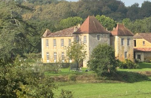 Loubedat Lit Et Petit-Déjeuner | Château de Mauhic - 15th century