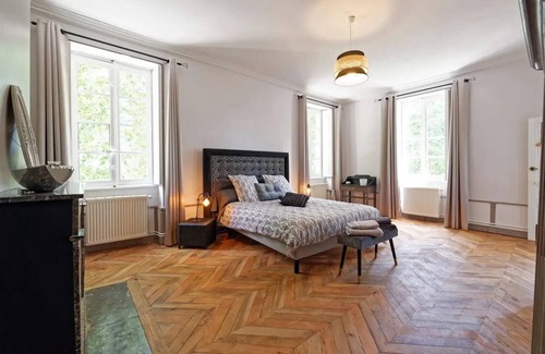 Saint-Forgeot Lit Et Petit-Déjeuner | Château de Millery, Chambre Stola