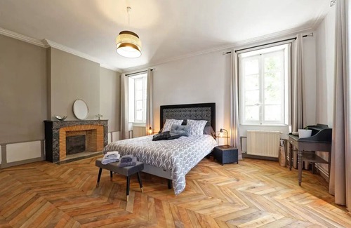 Saint-Forgeot Lit Et Petit-Déjeuner | Château de Millery, Chambre Stola