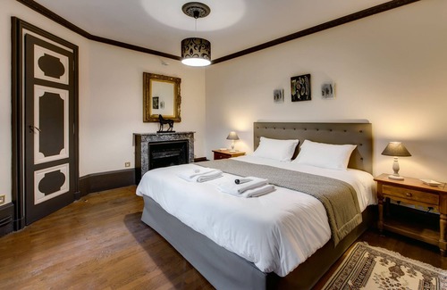 Romenay Autre | CHÂTEAU DE MONTSYMOND (officiel). 10 suites. Piscine Chauffée. Sauna. Hammam.