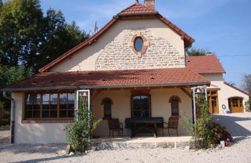 Savigny-en-Revermont Maison | Château de Villeron